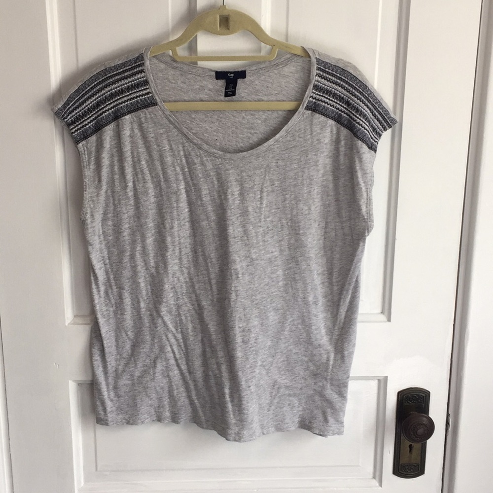 Gap tee with sleeve embroidery